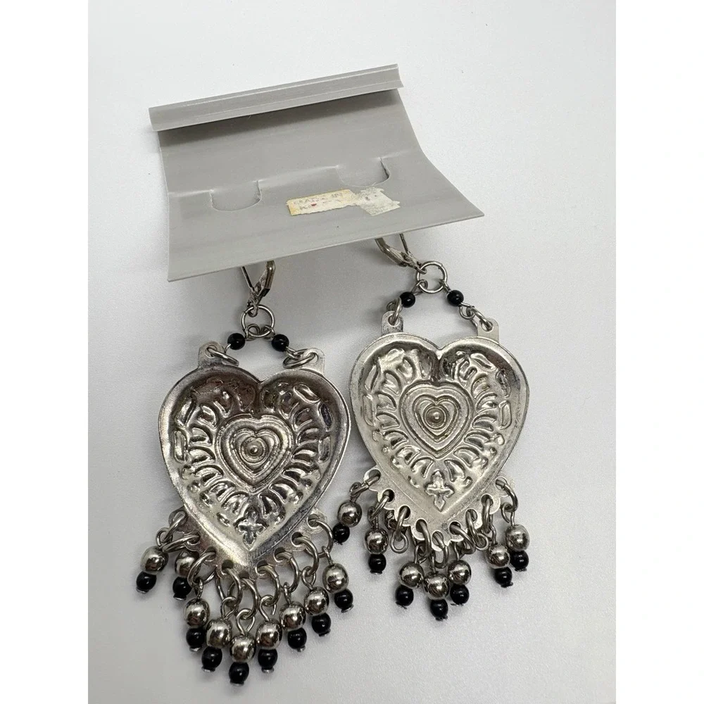 Vintage‎ Silver Tone & Black Heart Dangle Drop Pierced Leverback Earrings Korea